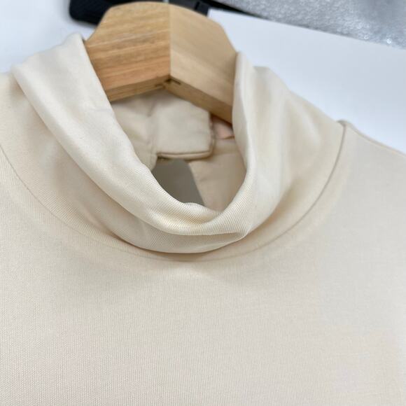 Elegant White Long Sleeve Dress - Picture 6 of 16